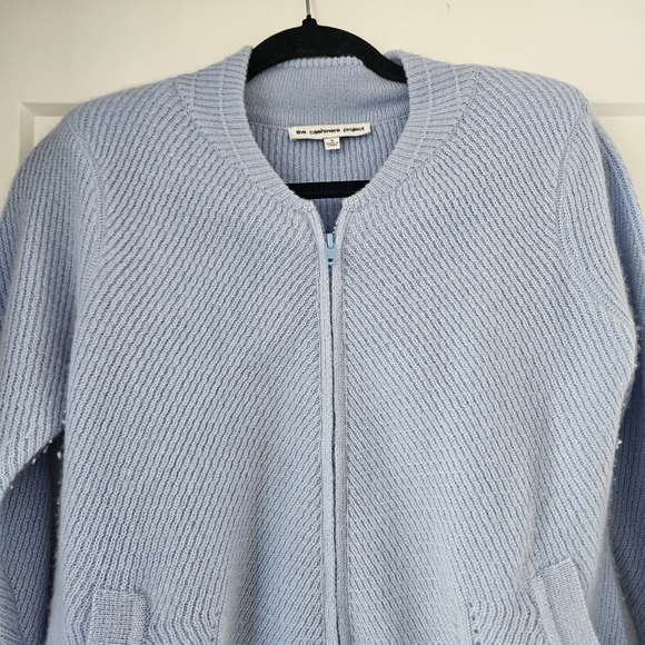 100% Cashmere Cozy Light Blue Women's Cardigan - Picture 3 of 5